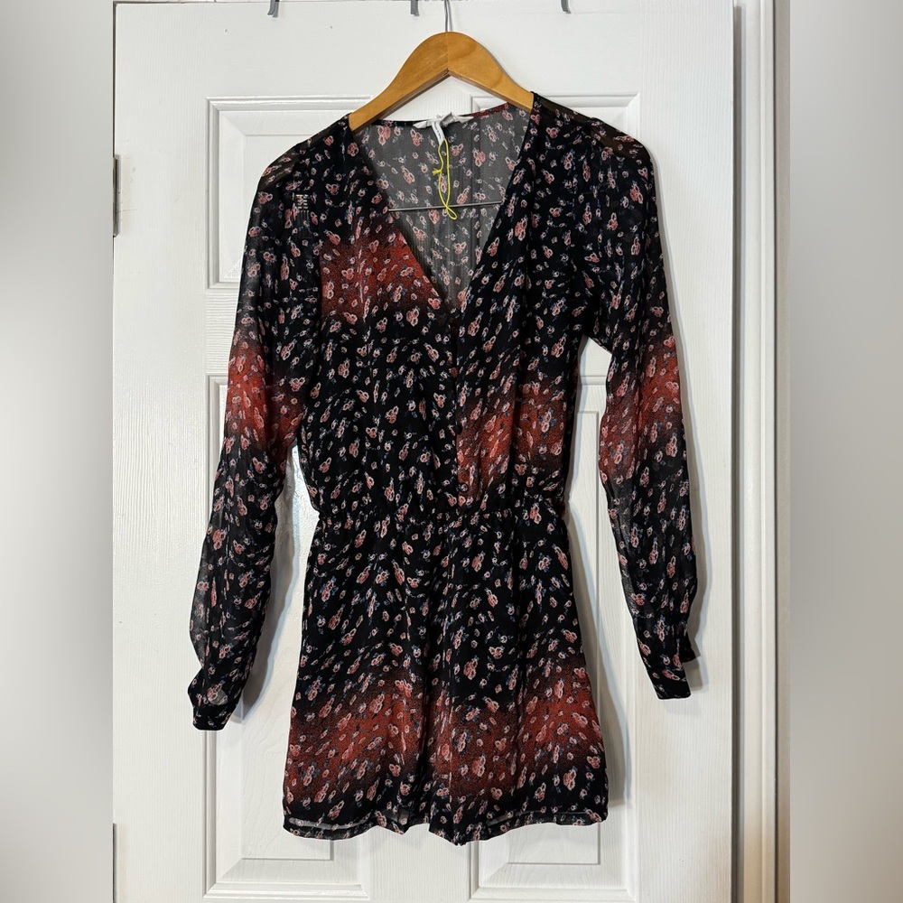 BCBGeneration Floral Long-Sleeve Romper - Size Small (NWOT) 0566